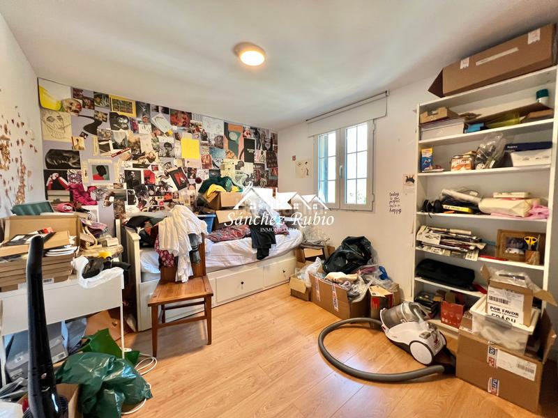 Foto d2d45294-5688-4212-a7a0-18675ec6cbf0. Casa aparellada a calle zarrazin 7 a Hoyo de Manzanares