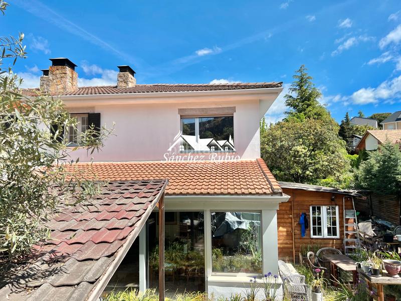 Foto ea03f8dc-9088-421f-88b4-307ce7dfd054. Casa aparellada a calle zarrazin 7 a Hoyo de Manzanares