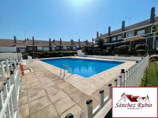 Maison jumele en Calle de monte verde 2. Chalet adosado reformado en las rozas de madrid