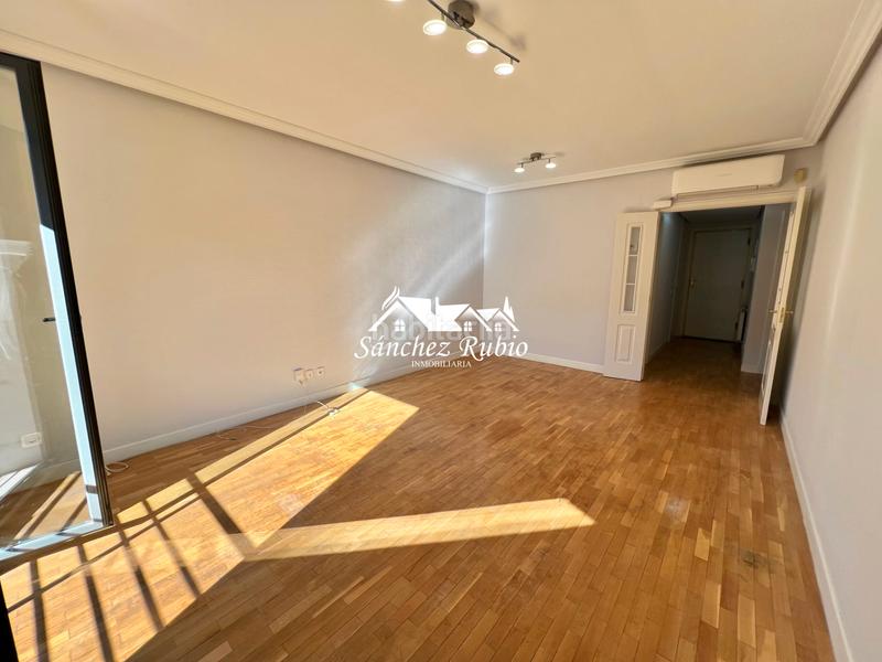 Foto 0d4048a1-2d79-4301-82bb-8bc3bc80306d. Location appartement avec chauffage parking piscine dans Torrelodones
