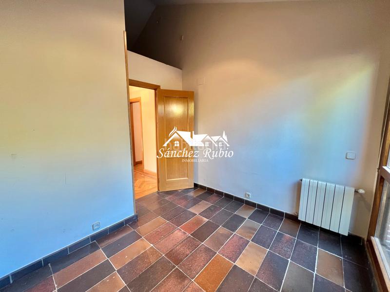 Foto ea3a9306-648a-4995-b1c4-82f504da7704. Affitto casa a schiera in calle daniel jiménez 5 in Torrelodones