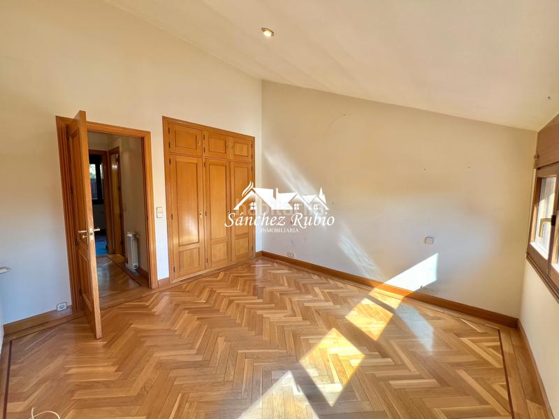 Foto 374c0de0-cbd7-4bf5-a41e-2a02e96bf36b. Location maison jumelée dans calle daniel jiménez 5 dans Torrelodones