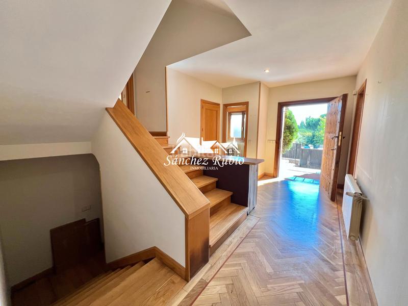 Foto 18caf336-26a7-4b7b-bdc4-2eb26f52c639. Miete reihenhaus in calle daniel jiménez 5 in Casco Antiguo Torrelodones