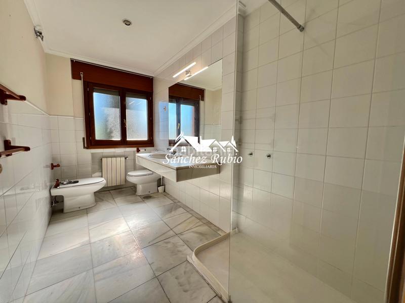 Foto 61f3f1eb-79bd-412b-ba11-83e8ac77cb7b. Miete reihenhaus in calle daniel jiménez 5 in Casco Antiguo Torrelodones