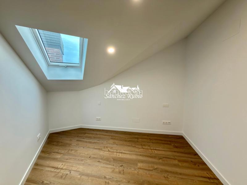 Foto c7e5ec13-3e6a-4dee-977c-3c735bec7d1f. Location duplex dans calle de las matas 1 dans Casa Amarilla Galapagar