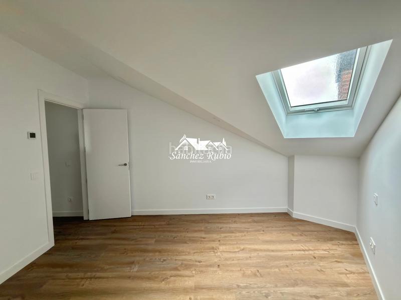 Foto fd2608f0-05ac-4422-8578-8540bdb4c75f. Location duplex dans calle de las matas 1 dans Casa Amarilla Galapagar