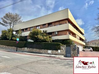 Miete Etagenwohnung  Avenida de torrelodones 1. Bajo reformado en torrelodones colonia