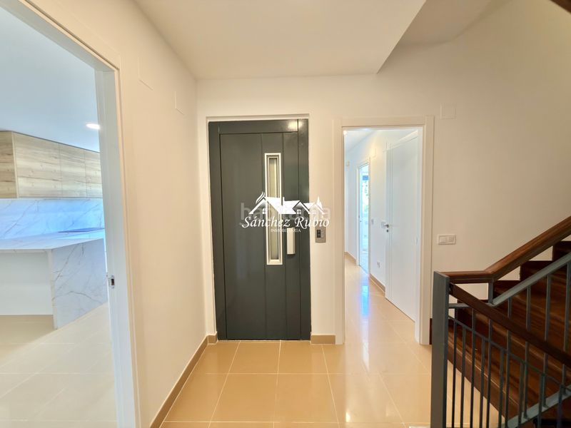 Foto a5aa079e-2968-4923-a63f-bf83c6825d7a. Casa adossada a avenida de Torrelodones 1 a Colonia Torrelodones