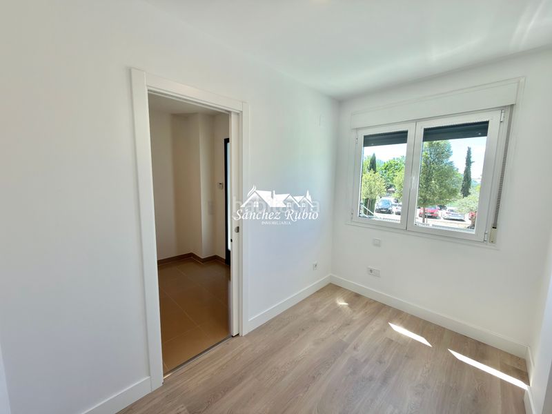 Foto f6a9aa93-6098-44ed-844c-1ed7cba279d9. Casa adossada a avenida de Torrelodones 1 a Colonia Torrelodones