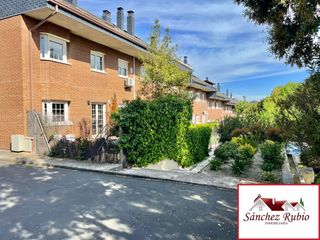 Miete Reihenhaus in Colonia. Chalet adosado en torrelodones colonia