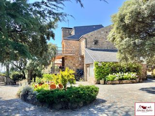 Chalet  Avenida de los robles 4. Chalet de piedra en los robles de torrelodones