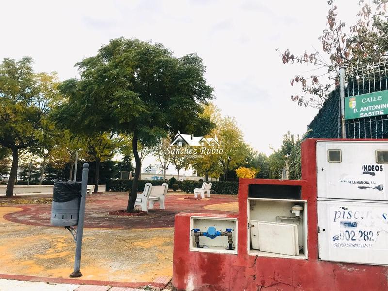 Foto 0075d7cc-0e1c-4f4b-8e1b-9f61bc556049. Industrial plot in Valdemorillo pueblo Valdemorillo