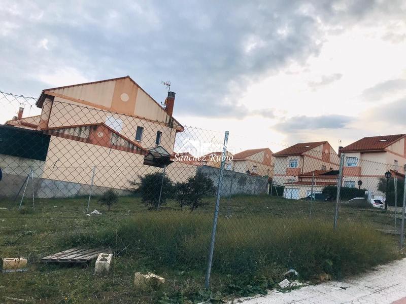 Foto 35c29bd2-85fd-44cd-b1e1-d1959a96e5ba. Industrial plot in Valdemorillo pueblo Valdemorillo