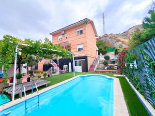 Chalet in Nuevo Aranjuez-Ciudad de las Artes. Kasaurbana ofrece en venta chalet en aranjuez