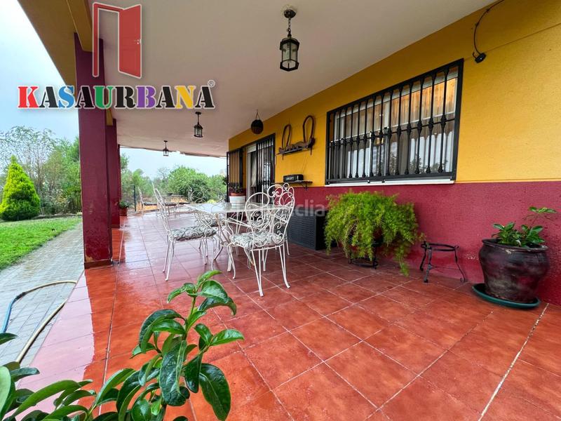 Foto 00112a8b-d4a0-4eab-b1bd-6c5add80e33e. Chalet kasaurbana ofrece en venta chalet independiente en Chinchón