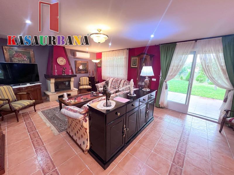 Foto aca7725b-72d6-45f1-a8d9-67b79c3695e0. Chalet kasaurbana ofrece en venta chalet independiente en Chinchón