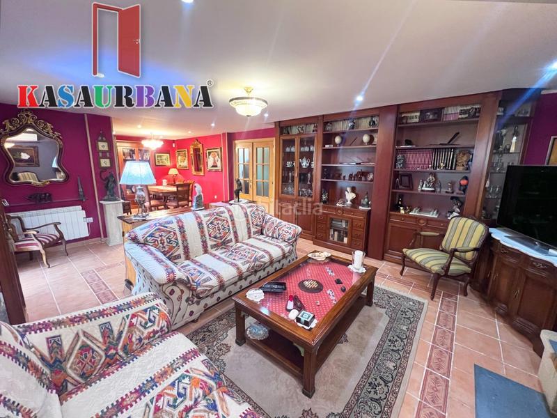 Foto c6d16a2c-7cb0-4c05-935e-96400128ad0f. Chalet kasaurbana ofrece en venta chalet independiente en Chinchón