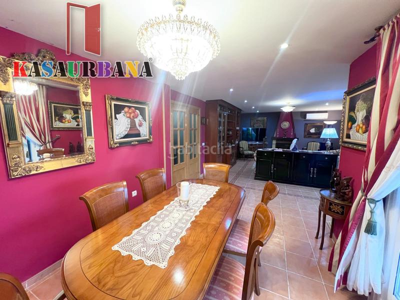 Foto cfc7f6c5-3439-4f29-bf9b-6bb4b2932e8f. Chalet kasaurbana ofrece en venta chalet independiente en Chinchón