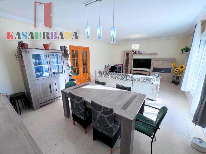 Foto 7dd2935e-4189-4cb8-a78e-567ce657b587. Semi detached house with heating parking pool in Yeles