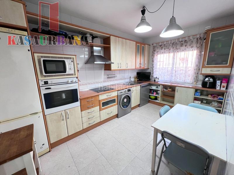 Foto b02ec334-af71-4670-9990-bb2e16408df4. Semi detached house with heating parking pool in Yeles