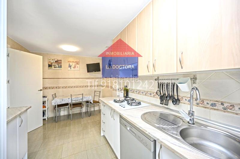 Foto 5d18ccdf-4c46-49af-89f1-648bfe2bfde5. Casa adossada amb calefacció aparcament a Centro Navalcarnero