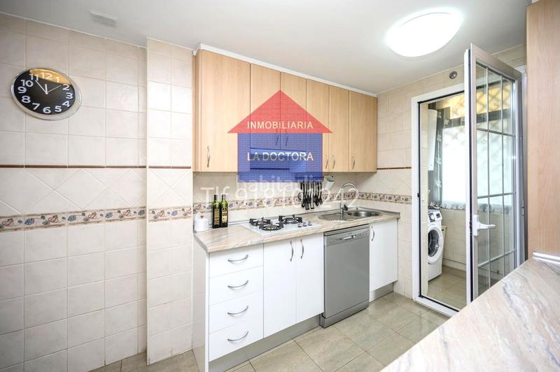 Foto 9c3e62e0-c140-40f1-92cd-31d7152b258e. Casa adossada amb calefacció aparcament a Centro Navalcarnero