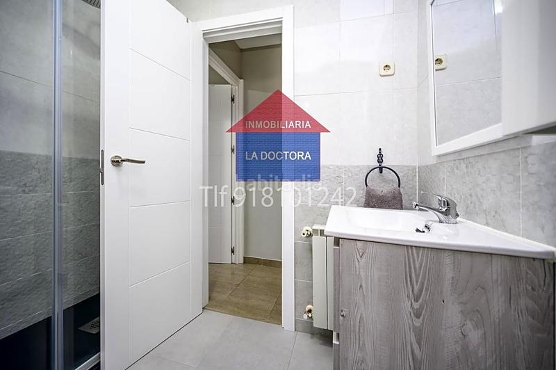 Foto ad56d8a5-c78c-40e3-bb36-1c8e65b29e2d. Casa adossada amb calefacció aparcament a Centro Navalcarnero