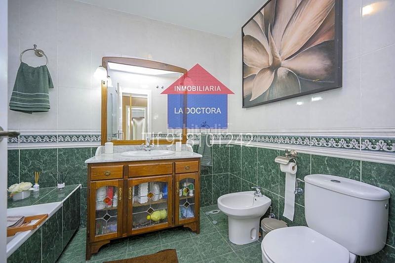 Foto f0da8479-ac36-4794-b47d-33de46d6cc60. Casa adossada amb calefacció aparcament a Centro Navalcarnero