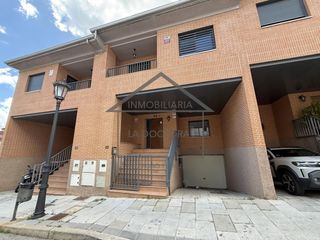 Casa a schiera in Covadonga - Los Manzanos. Chalet adosado en zona san roque!!