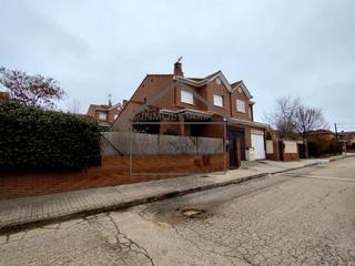 House in Robledo de Chavela. Chalet pareado en robledo de chavela