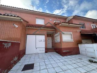 Casa adossada a Numancia de la Sagra. Chalet adosado bien comunicado!!