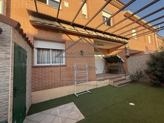 Casa adossada a Camarena