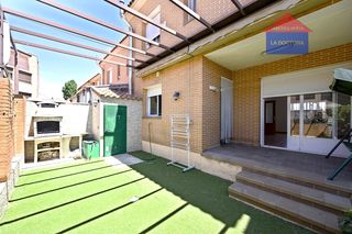 Casa adossada a Camarena