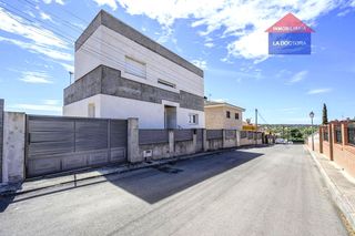 Casa a Villamanta. Chalet independiente en urbanización malpuesta!!