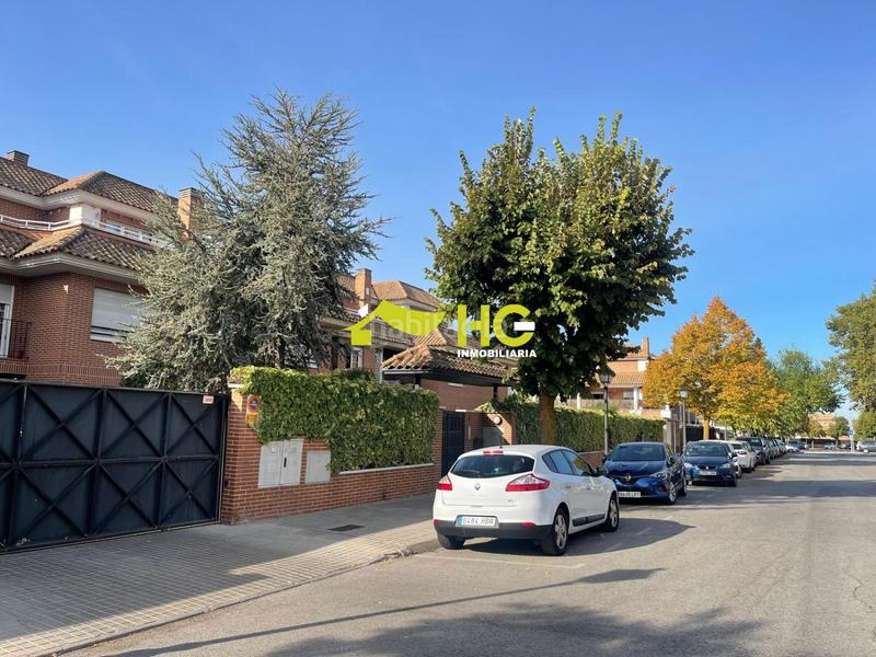 Foto 3ed5a96c-d8ca-4362-80b8-54481c98570c. Aparcament cotxe a Centro Villaviciosa de Odón