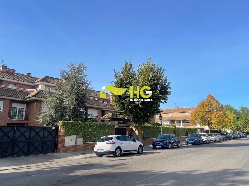 Foto af474478-1630-44b2-bf84-f5c577233da1. Aparcament cotxe a Centro Villaviciosa de Odón