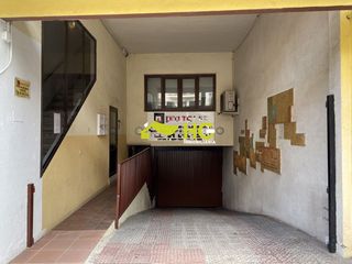 Lloguer Aparcament cotxe a Centro. Garaje en alquiler en casco urbano.