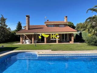 Xalet a Castillo-Campodón. Chalet en venta en urbanización  campodon, 4 dormitorios.