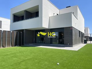 Affitto Chalet in El Bosque. Pareado en alquiler en monte de la villa, 4 dormitorios.