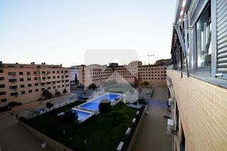 Lloguer Pis a Hospital. Piso de 3 dormitorios en la zona del hospital con 2 plazas de ga