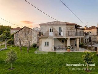 Casa a San Cristovo de Cea. Casa de piedra con encanto junto al camino de la plata, muy próx
