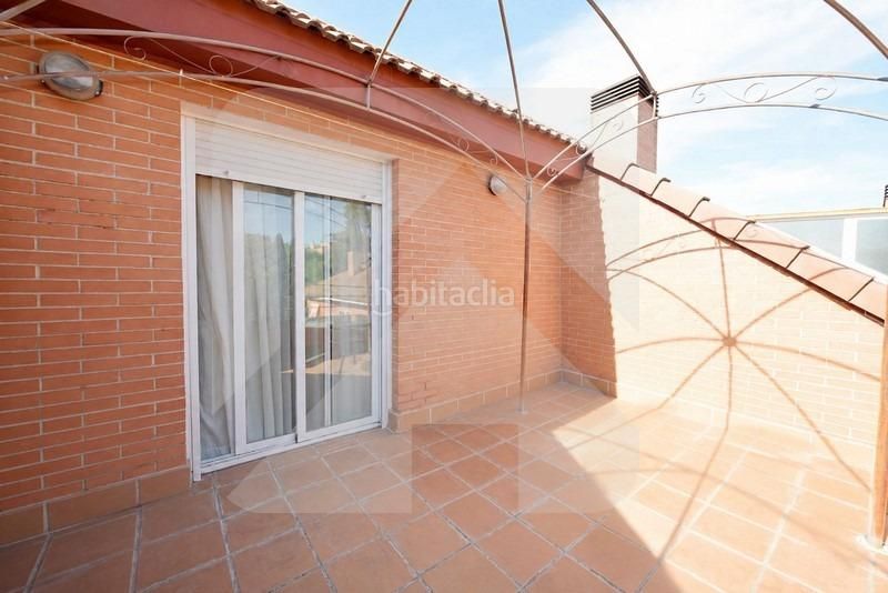 Foto 0a6c6e90-3ab5-4a2f-a57d-714aa882fb1e. Àtic amb calefacció aparcament a Centro Valdemoro