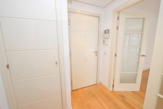 Rent Flat in Vallehermoso. Piso seminuevo de 3 hab y 2 baños con garaje y trastero