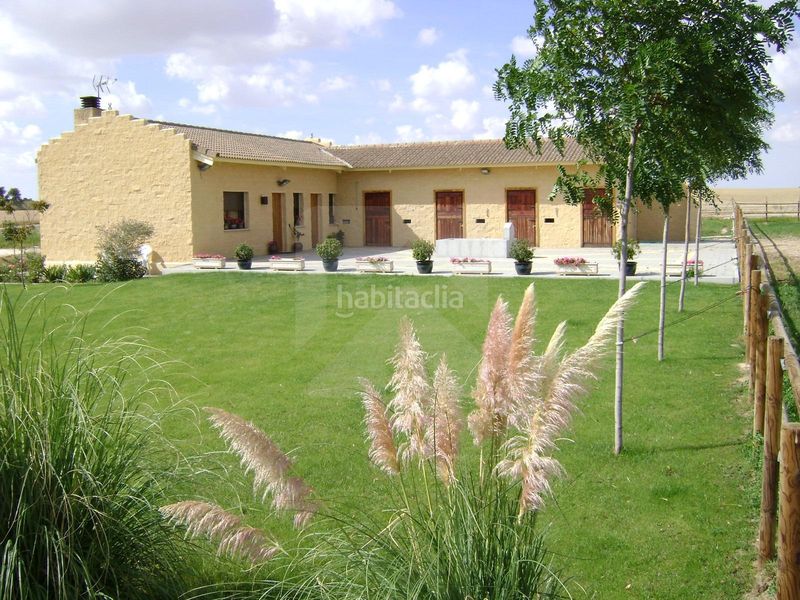 Foto d2d2c534-f034-4159-8561-586984018687. Masia amb calefacció aparcament a Palacios de Goda