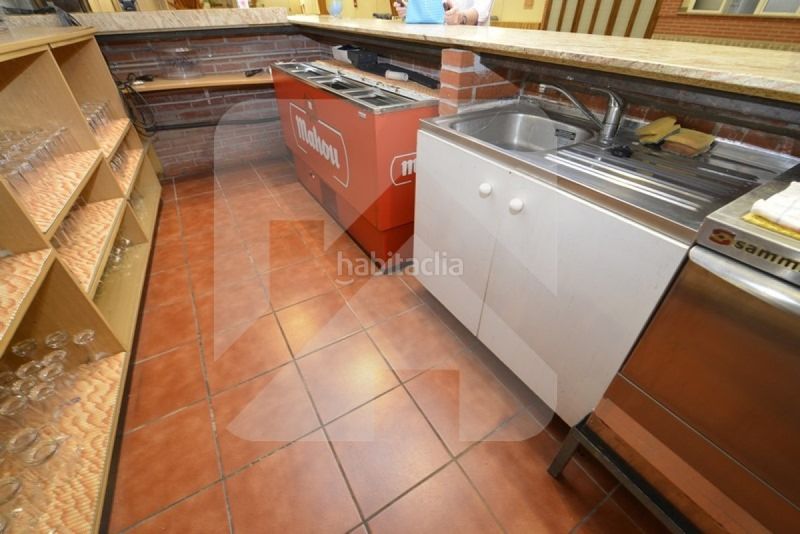 Foto c11dae88-abc3-4041-8ea3-5c19dfb00346. Affitto locale commerciale in calle candelas-lb 28 in Fabero
