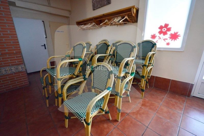 Foto 466aa0f7-9da9-4f5b-b4ba-12c8f0bcf658. Miete geschäftsraum in calle candelas-lb 28 in Fabero