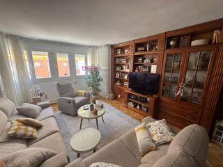 Etagenwohnung en Juncal. Muy amplio en juncal !! salon independiente con 3 dormitorios, 2
