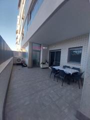 Etagenwohnung in Parque Cataluña. Bajo con patio. 4 dormitorios, 2 baños. garaje trastero y piscin