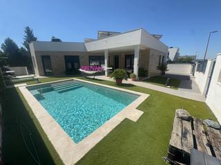 Chalet à Los Hueros. Excepcional chalet independiente en el viso de villalbilla,  con