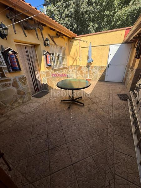 Foto b496a560-72f5-46ac-bbf5-aed6b9d88867. Casa amb calefacció a Virgen del Rosario Torrejón de Ardoz